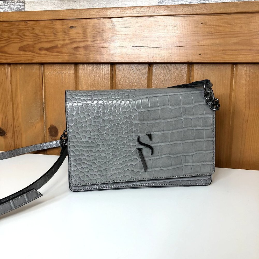 Simply Vera Women Crocodile Gray Contemporary Leena Envelope Crossbody Bag NWOT